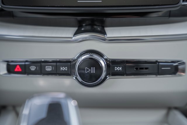New 2026 Volvo XC60 B5 Ultra w/ Protection Package Premier image 22
