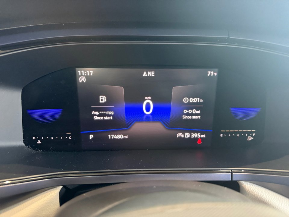 Certified 2022 Volkswagen Taos SE w/ Panoramic Sunroof Package image 14