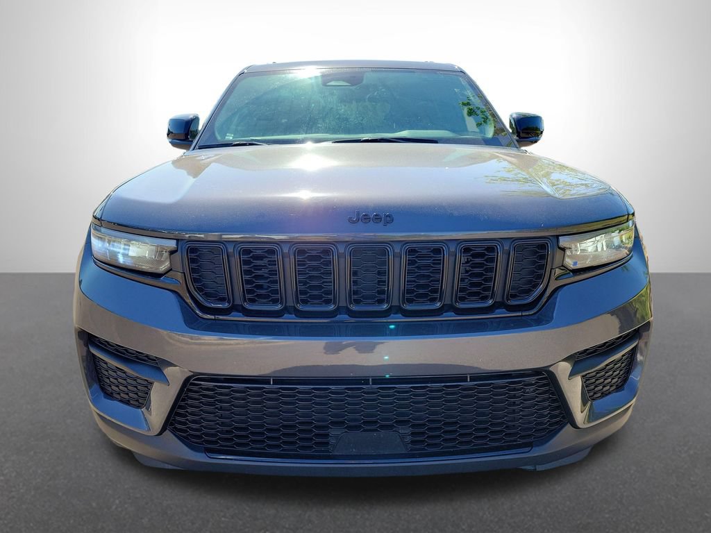 Used 2024 Jeep Grand Cherokee Altitude AWD/4WD image 8