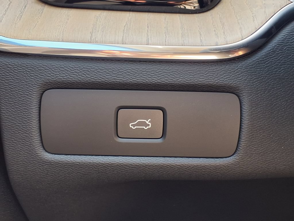 New 2026 Volvo XC60 B5 Plus w/ Protection Package Premier AWD/4WD image 31