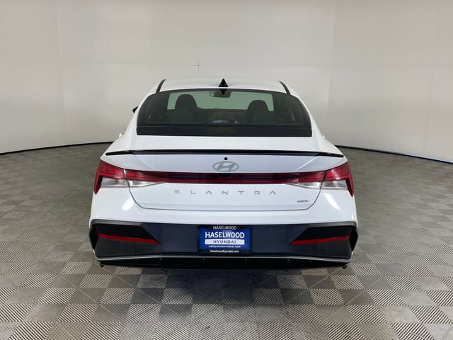 Certified 2025 Hyundai Elantra SEL image 22