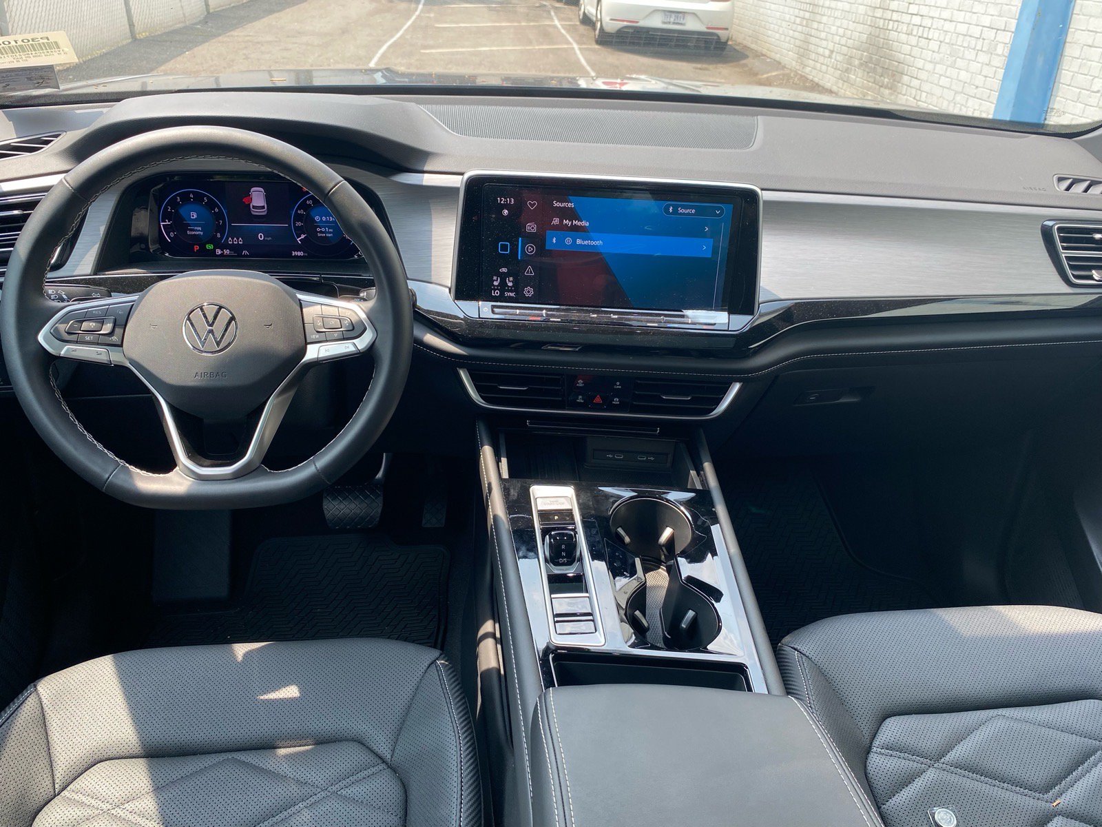 Certified 2025 Volkswagen Atlas Cross Sport SE w/ Panoramic Sunroof Package AWD/4WD image 9