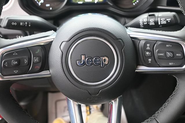 Used 2025 Jeep Wrangler Unlimited Sahara AWD/4WD image 9