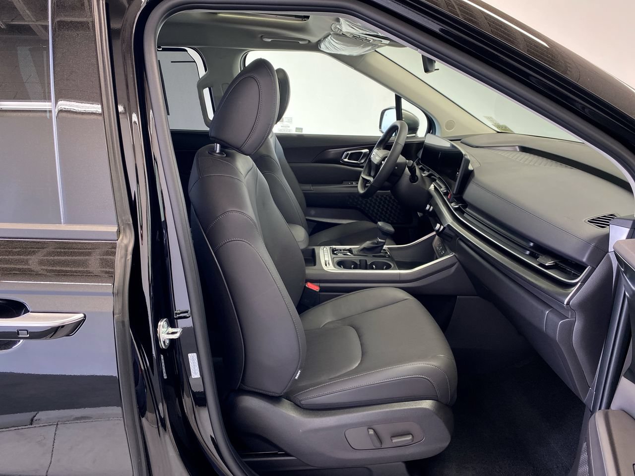New 2027 Kia Carnival SX w/ Dark Edition Package FWD image 30