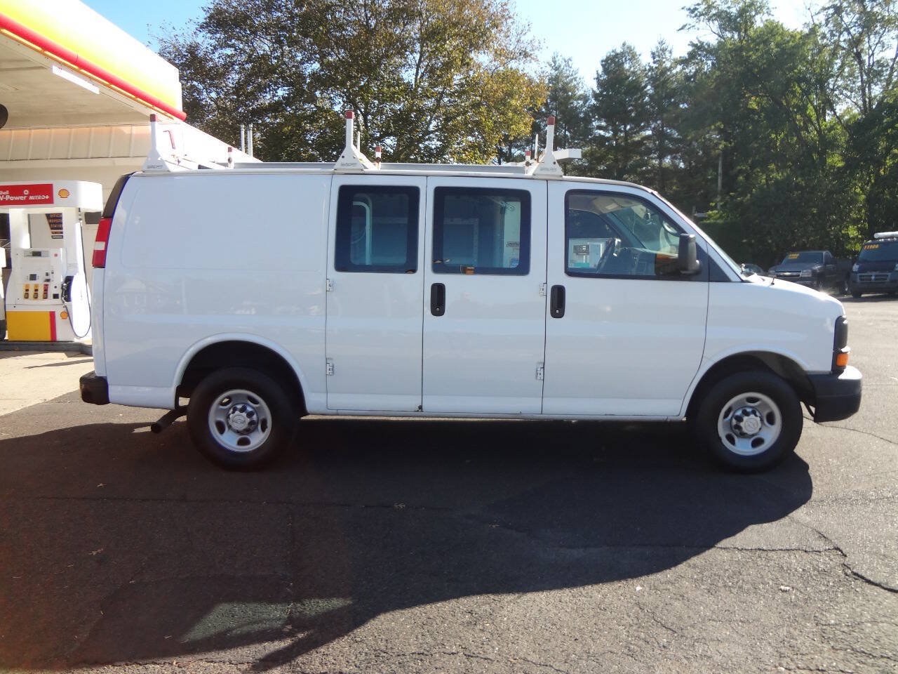 Used 2015 Chevrolet Express 2500 RWD image 5