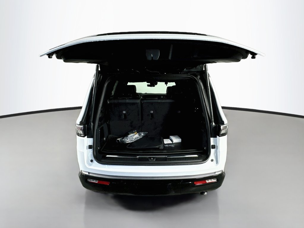 New 2026 Jeep Grand Wagoneer Summit AWD/4WD image 16