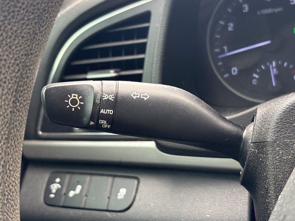Used 2018 Hyundai Elantra SEL FWD image 28