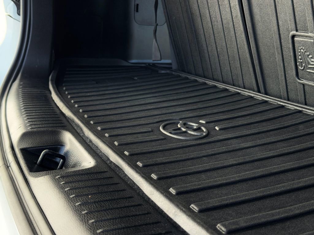 Certified 2019 Toyota Highlander SE AWD/4WD image 30