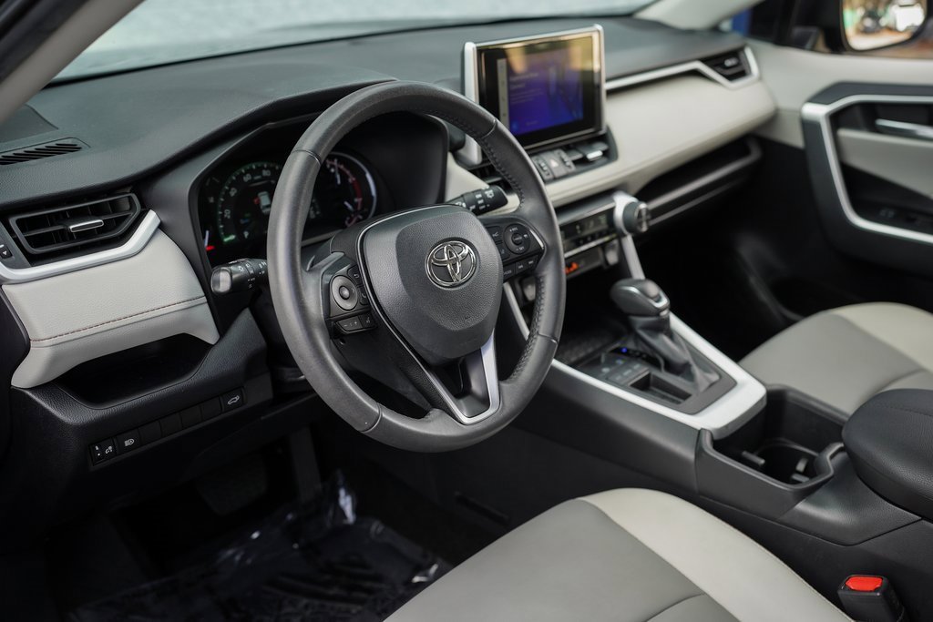 Used 2023 Toyota RAV4 XLE Premium image 19