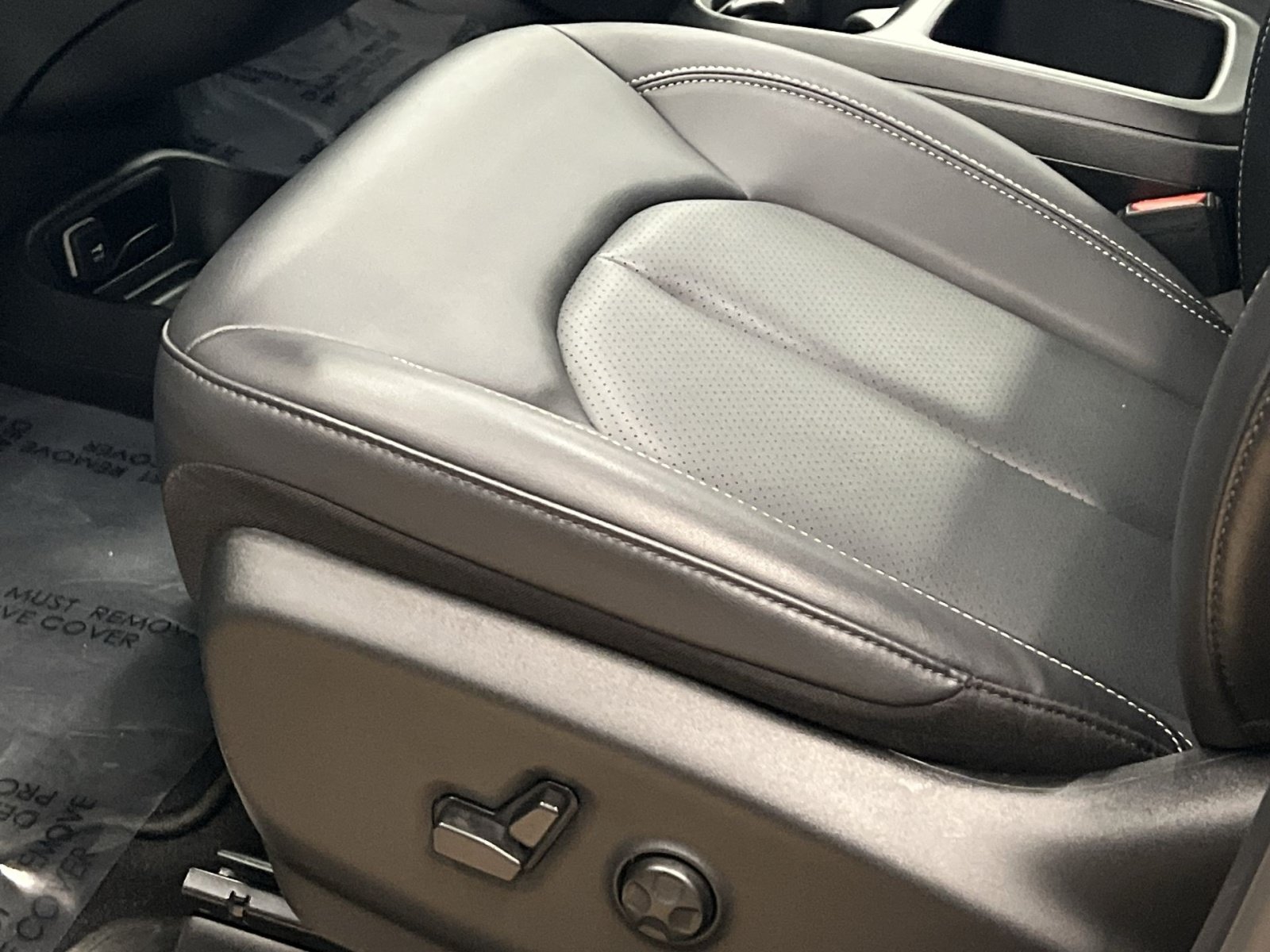 Used 2025 Chrysler Pacifica Select FWD image 12
