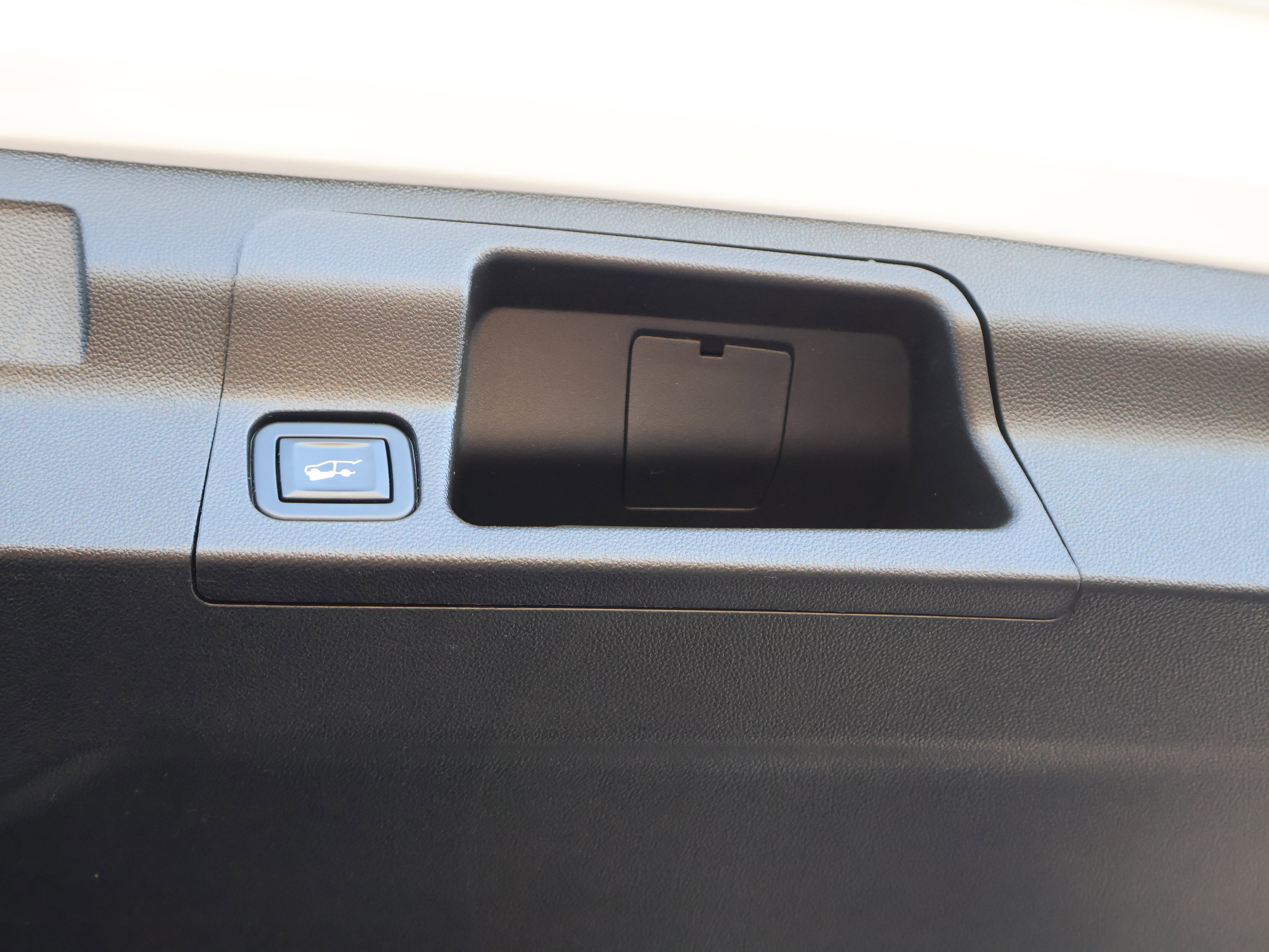 Used 2021 GMC Acadia SLT w/ Premium Package image 22