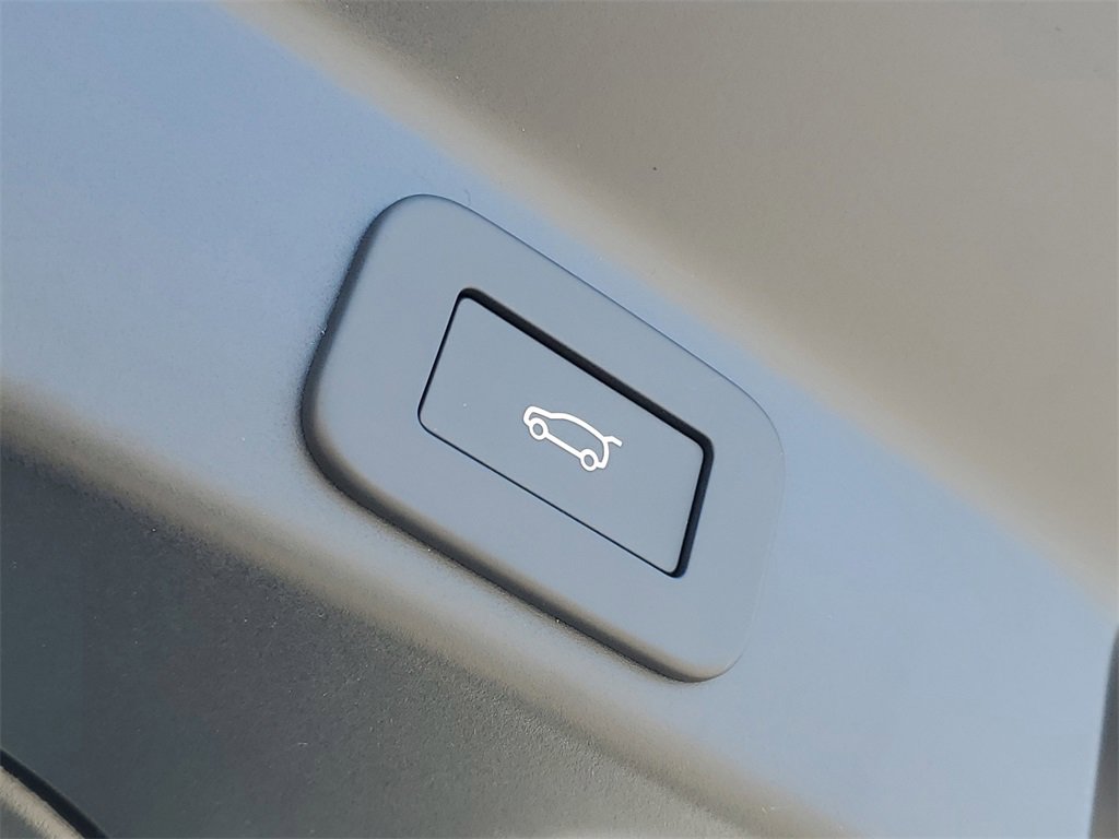 New 2025 Jaguar F-PACE R-Dynamic S image 7