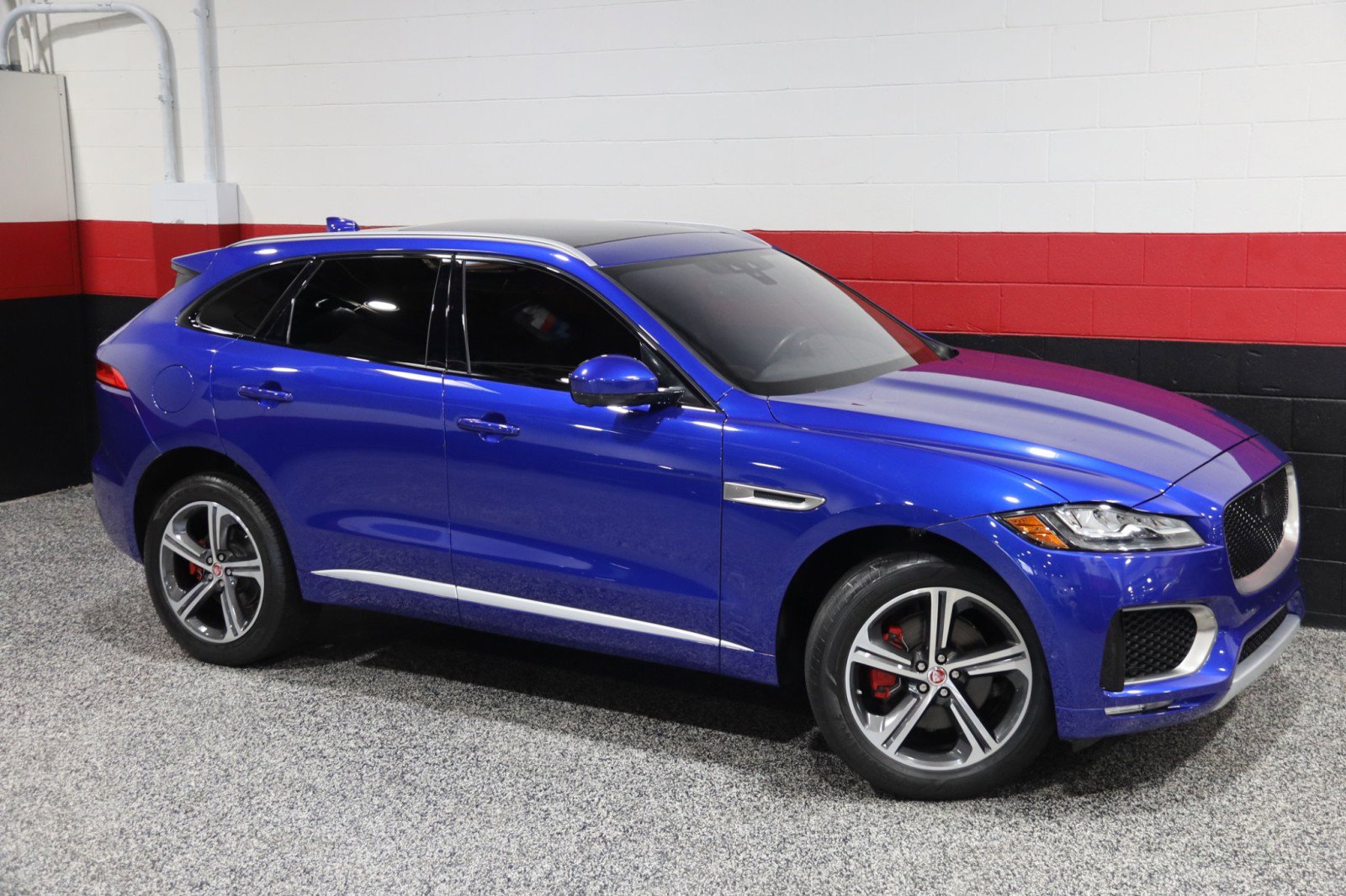 Used 2019 Jaguar F-PACE S image 2