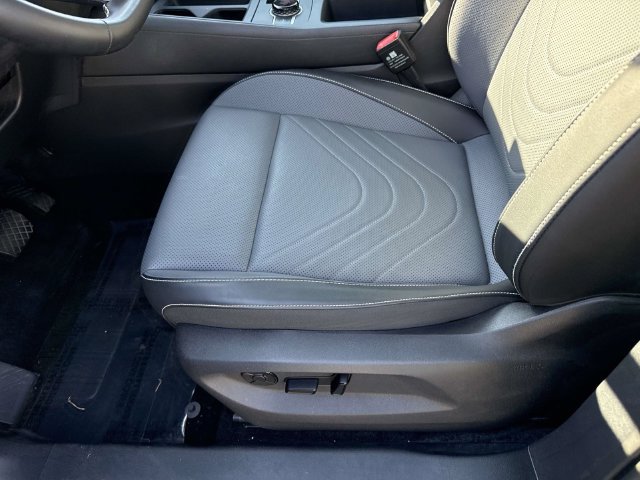Used 2025 Volkswagen Tiguan SE AWD/4WD image 43