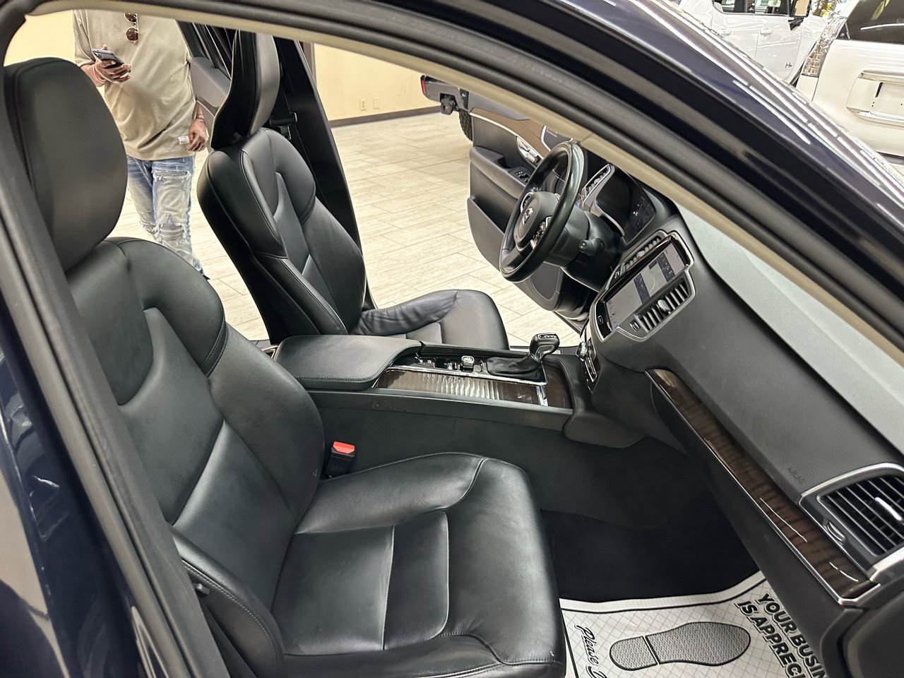 Used 2019 Volvo XC90 T5 Momentum w/ Protection Package Premier image 45
