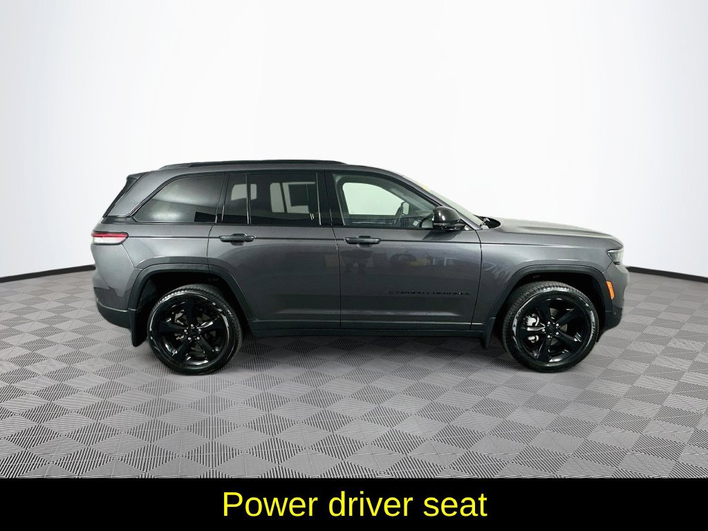 Used 2025 Jeep Grand Cherokee Limited w/ Luxury Tech Group II AWD/4WD image 11