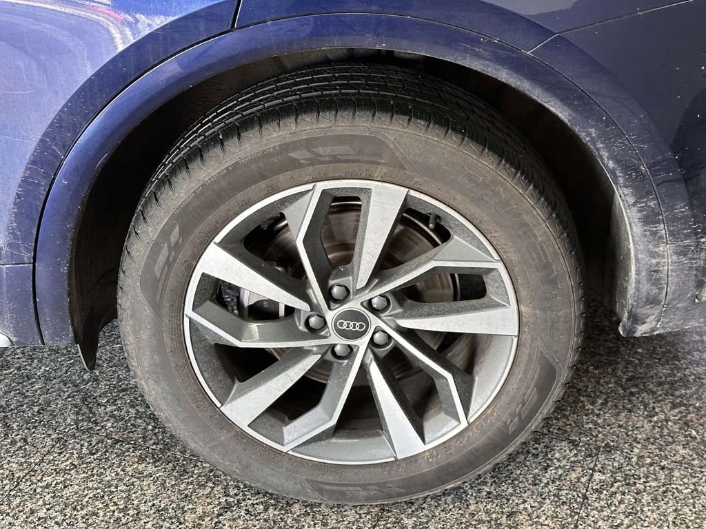 Used 2023 Audi Q5 2.0T Premium w/ Convenience Package image 11