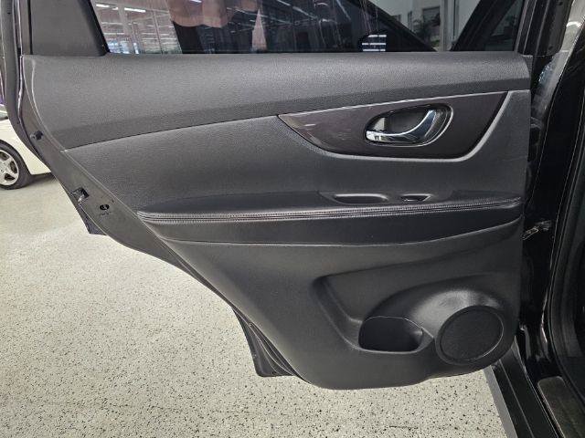 Used 2018 Nissan Rogue SV AWD/4WD image 28