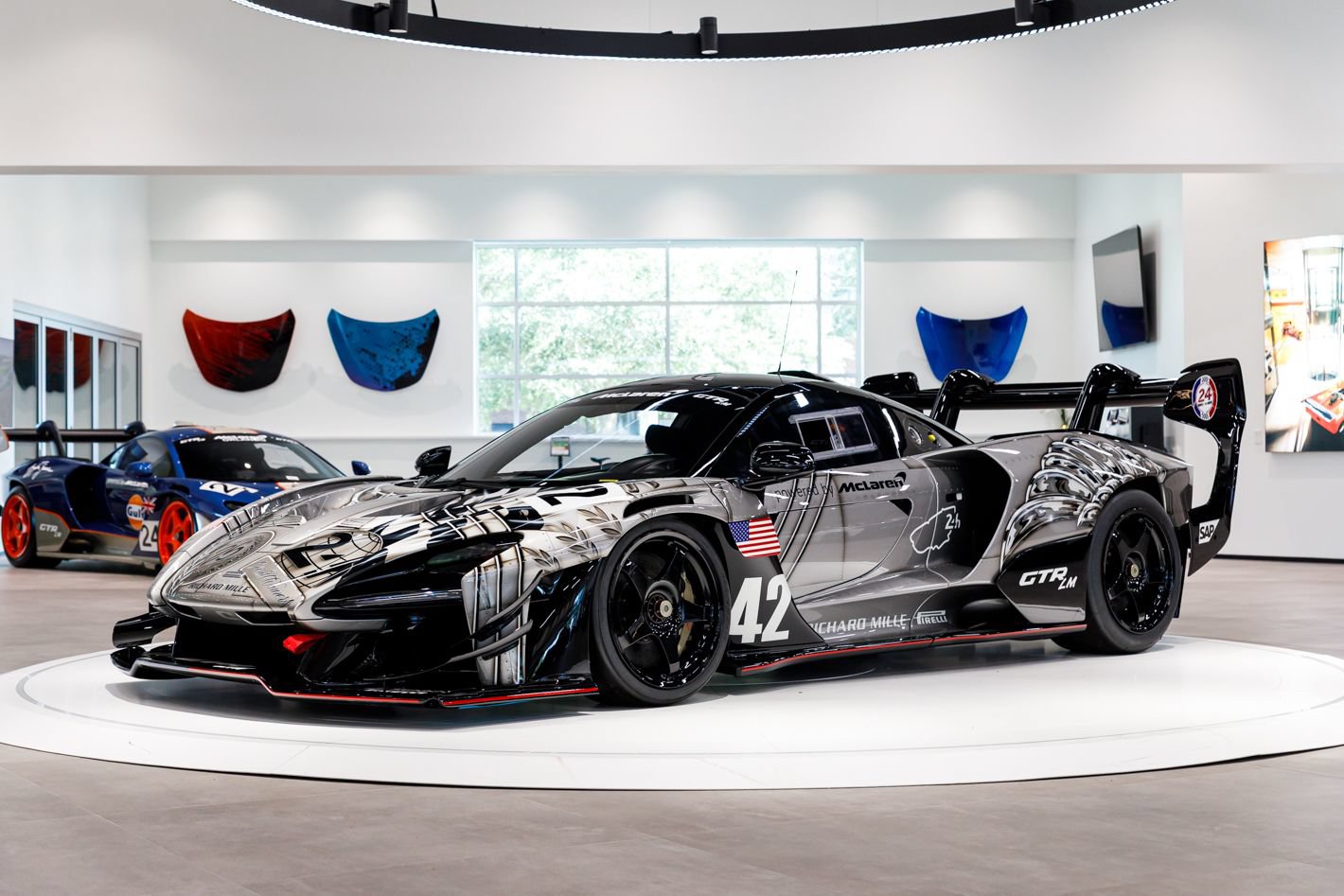 Used 2020 McLaren Senna RWD image 8