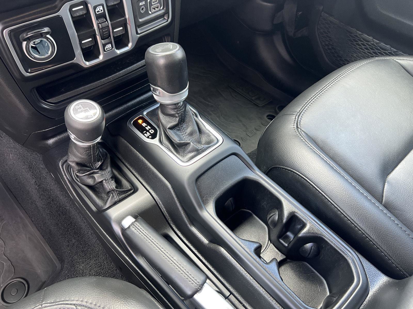 Used 2022 Jeep Wrangler Unlimited Sahara AWD/4WD image 31