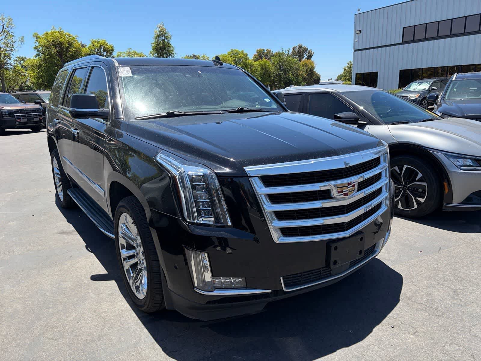 Used 2020 Cadillac Escalade Premium Luxury AWD/4WD image 2