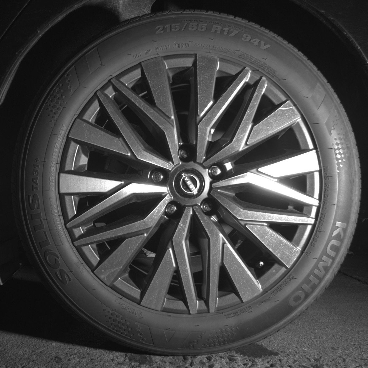 Used 2025 Nissan Altima 2.5 SV FWD image 14