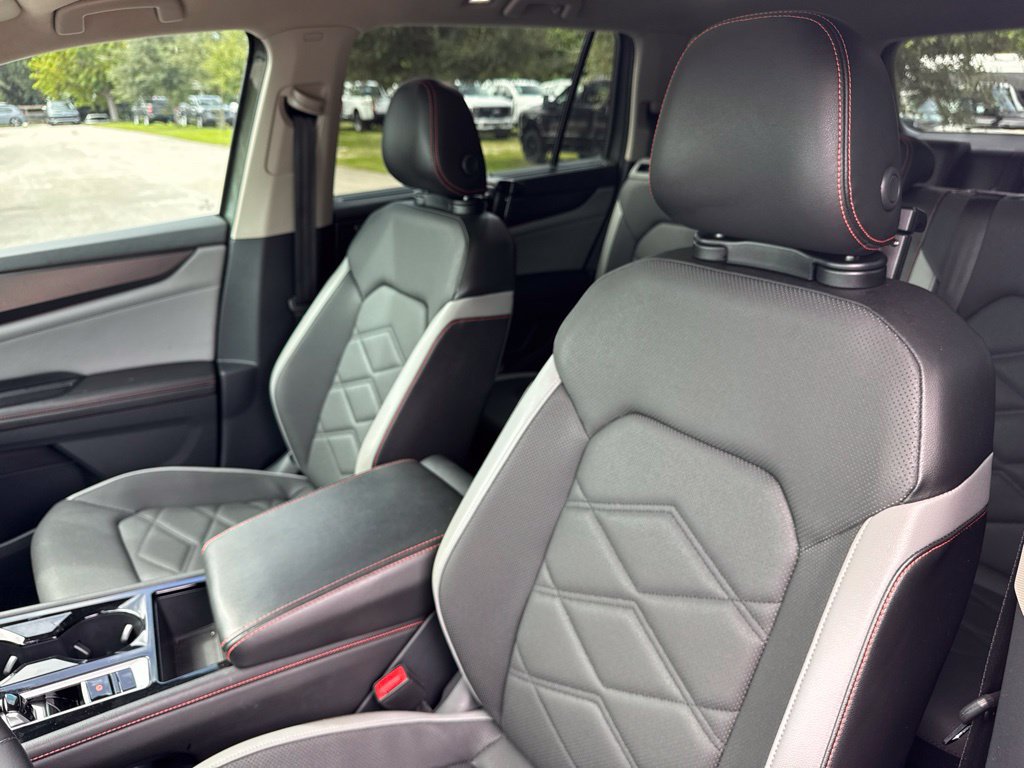 Certified 2024 Volkswagen Atlas Peak Edition SE AWD/4WD image 10