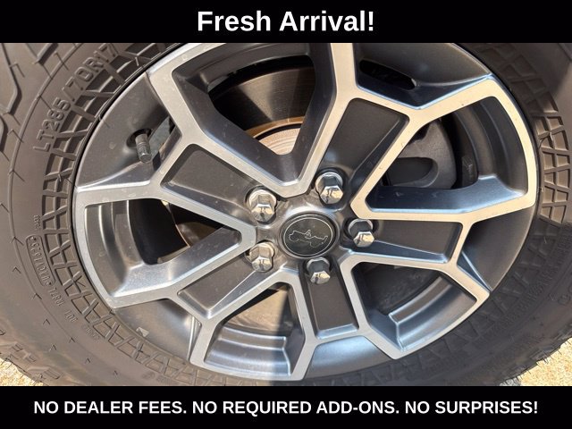 Used 2025 Jeep Gladiator Mojave AWD/4WD image 16