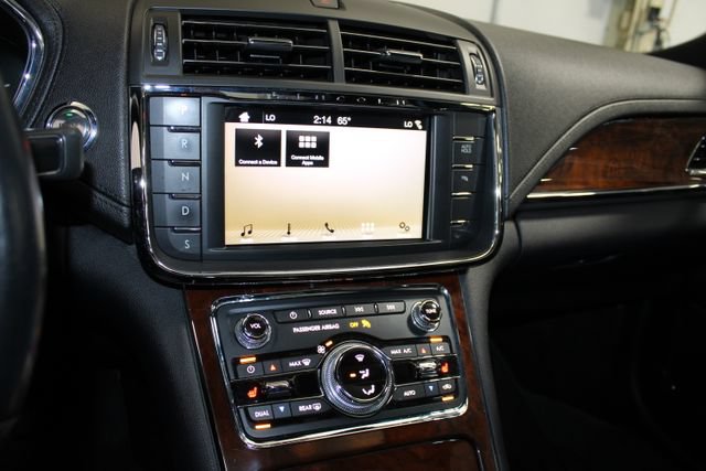 Used 2017 Lincoln Continental Select FWD image 18