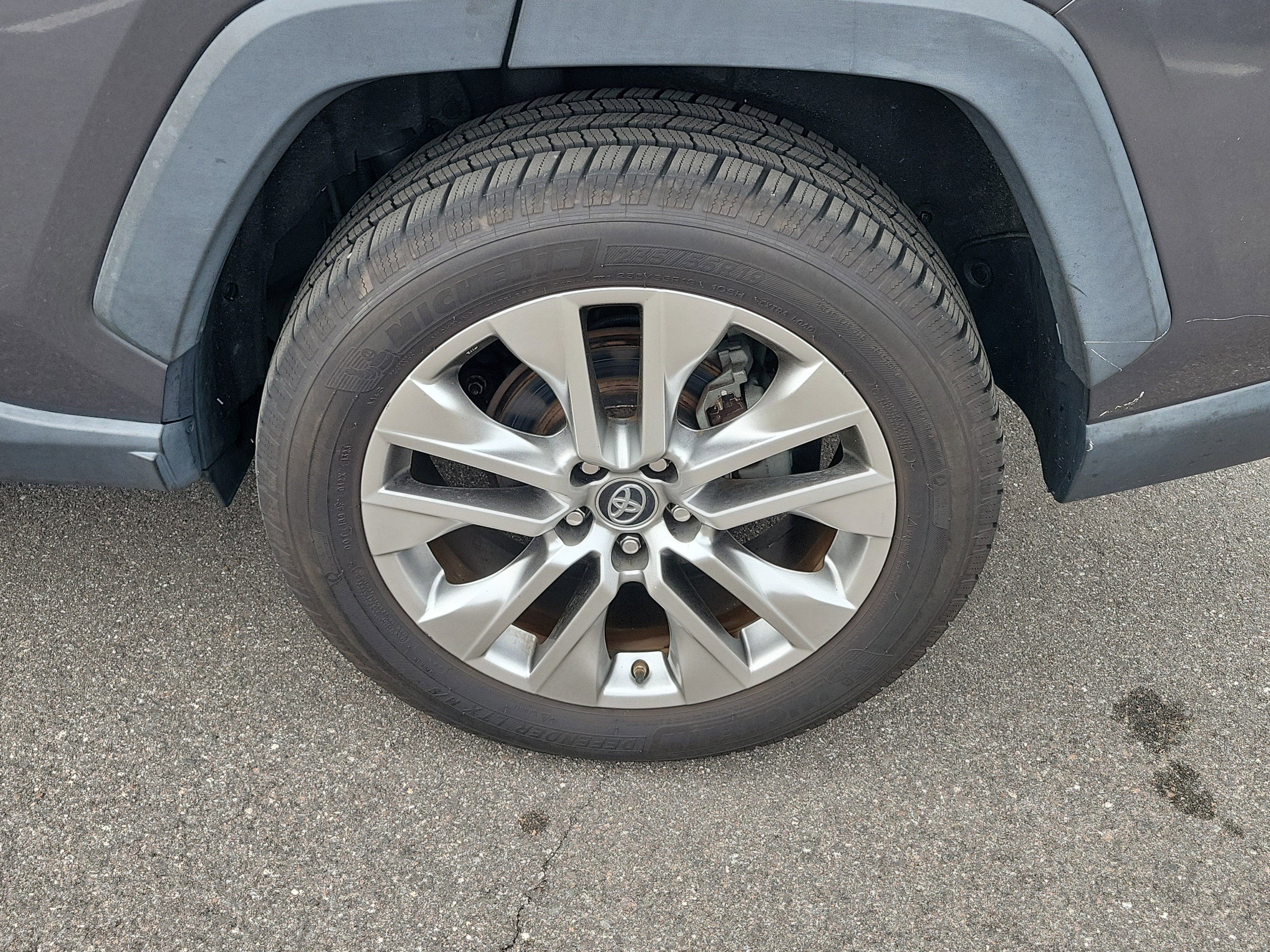 Used 2019 Toyota RAV4 XLE Premium image 41