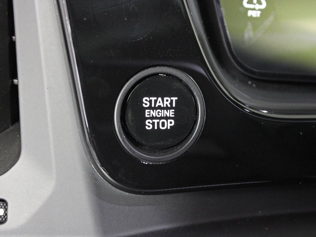 Used 2025 Porsche Cayenne image 21