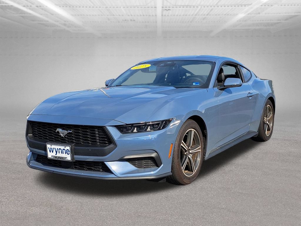 Used 2025 Ford Mustang Coupe RWD image 3