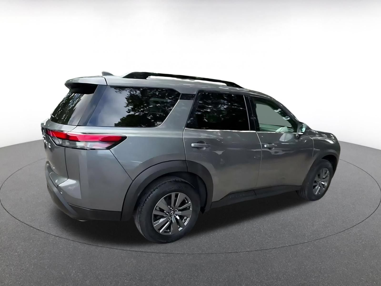 Used 2025 Nissan Pathfinder SV AWD/4WD image 13