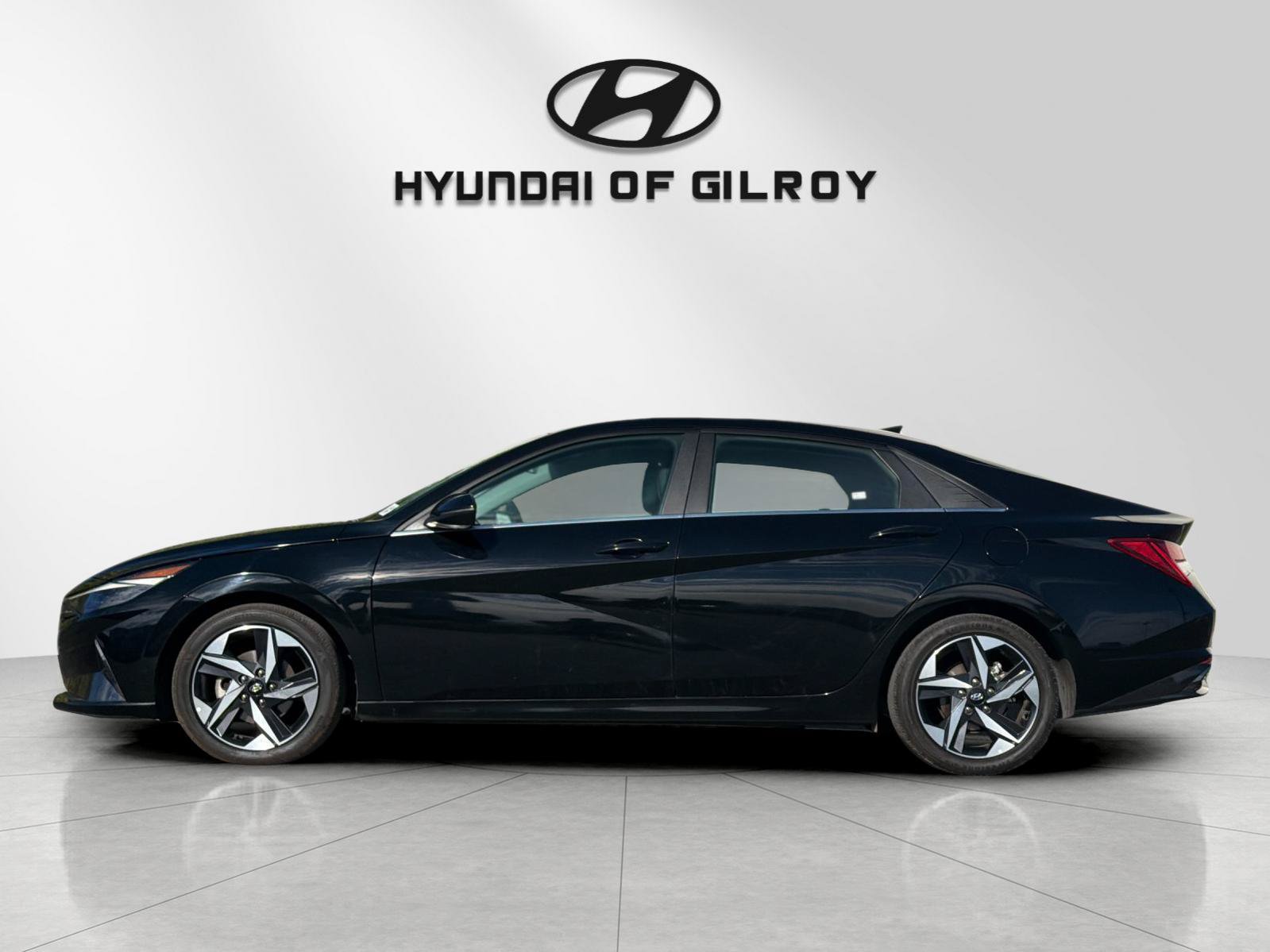 Used 2023 Hyundai Elantra Limited FWD image 2