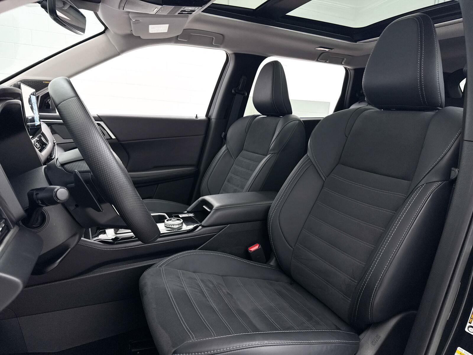 Used 2025 Mitsubishi Outlander SE FWD image 23