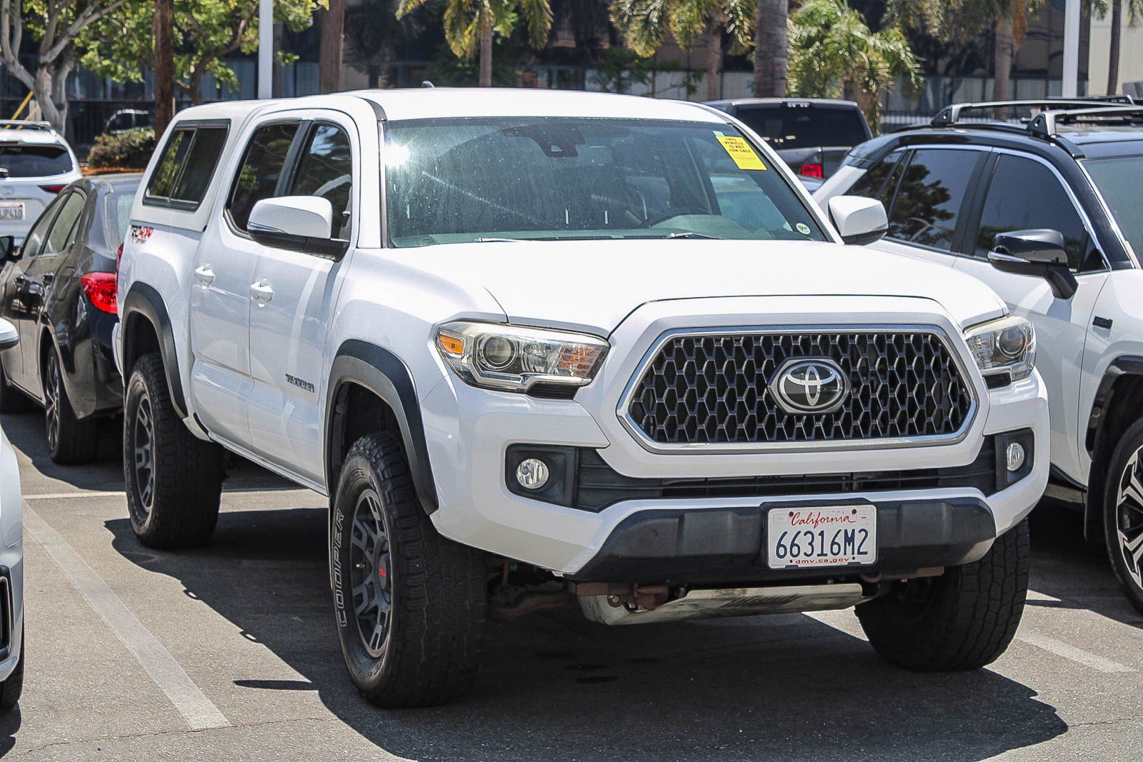 Used 2018 Toyota Tacoma TRD Off-Road w/ Technology Package AWD/4WD image 3