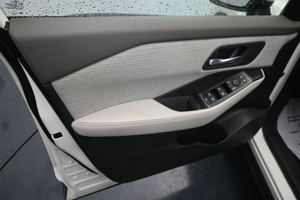 Used 2023 Nissan Rogue SV AWD/4WD image 18