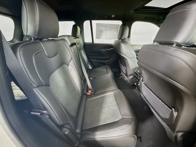 New 2025 Jeep Grand Cherokee Altitude image 27