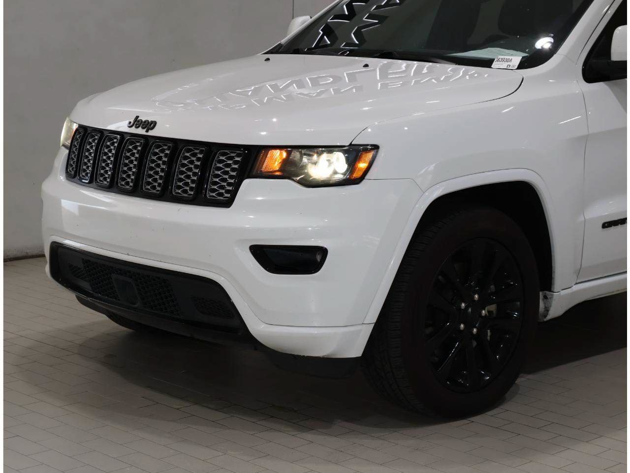 Used 2021 Jeep Grand Cherokee Laredo X RWD image 2