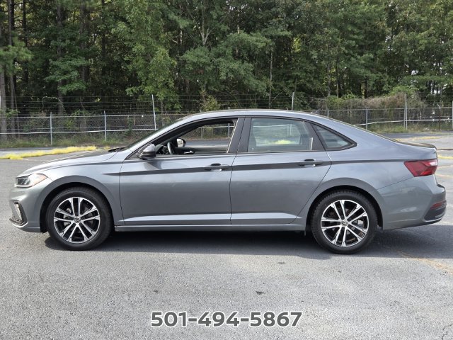 Used 2025 Volkswagen Jetta Sport FWD image 2