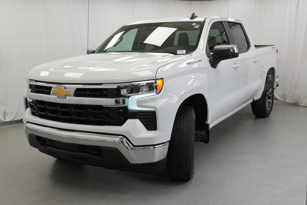 Used 2024 Chevrolet Silverado 1500 LT AWD/4WD image 4