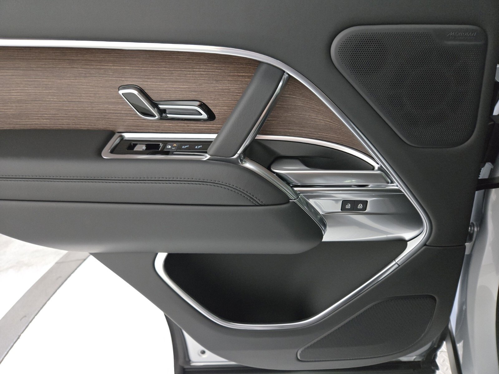 New 2025 Land Rover Range Rover SE image 20