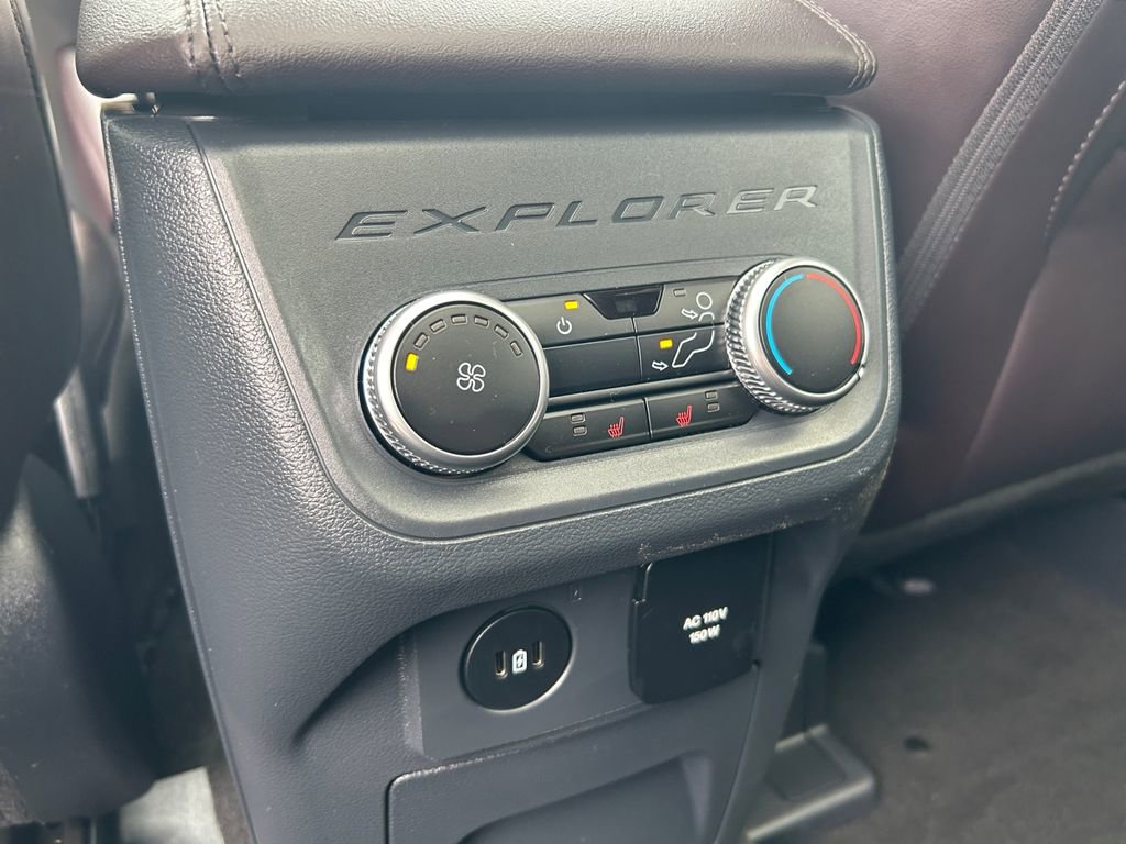 Used 2025 Ford Explorer Platinum w/ LUX Leather Package AWD/4WD image 36