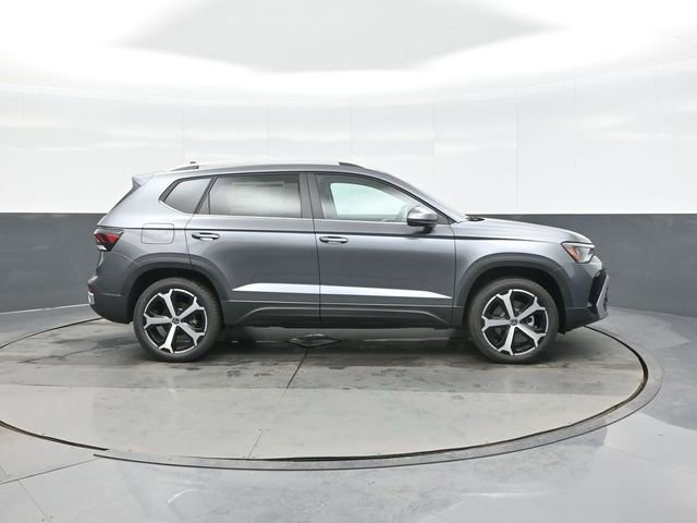 New 2026 Volkswagen Taos SEL image 8