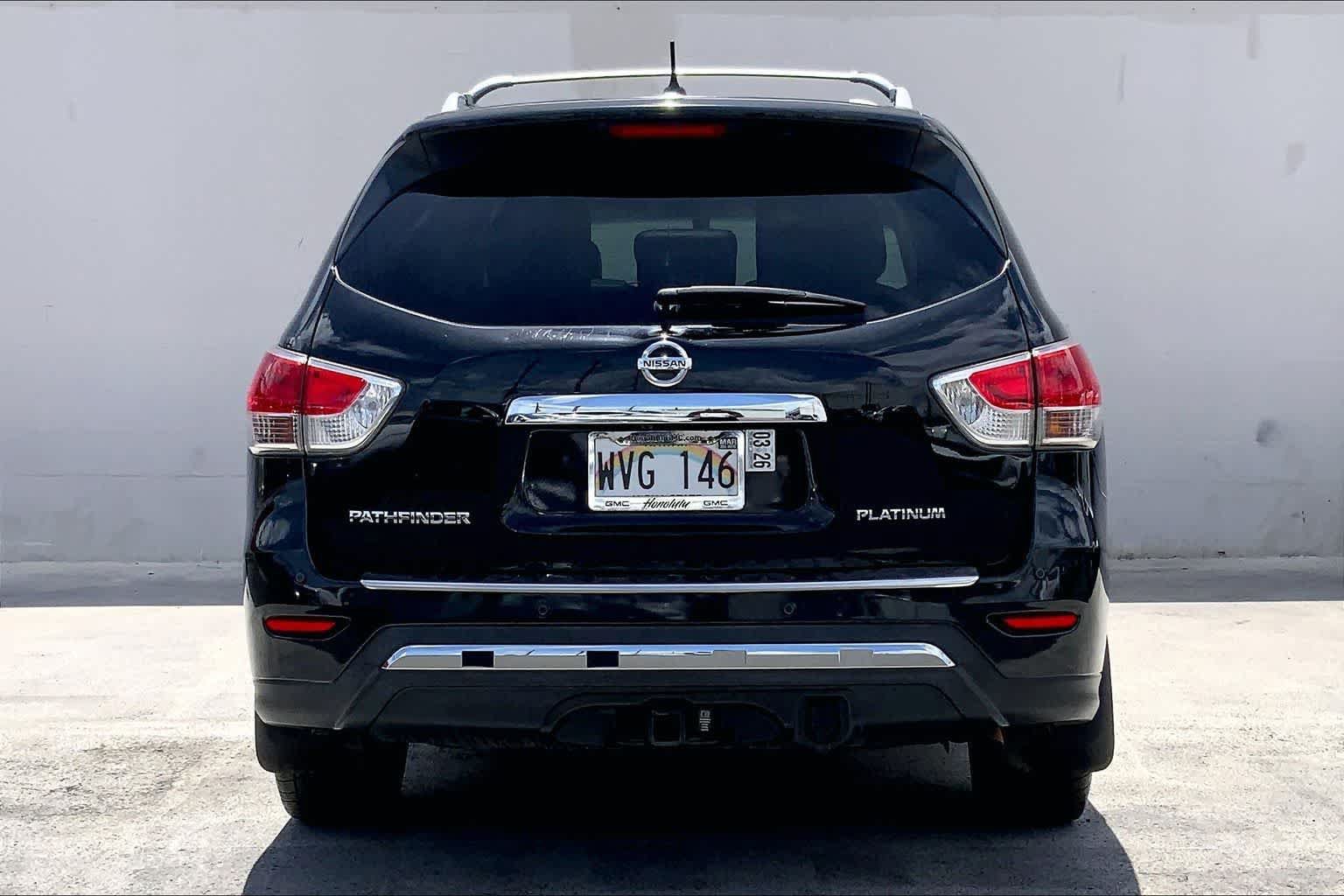 Used 2015 Nissan Pathfinder Platinum w/ Family Entertainment Package FWD image 5