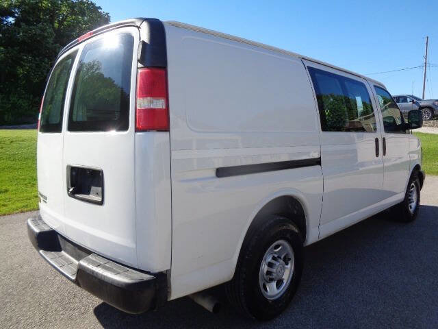 Used 2016 Chevrolet Express 2500 RWD image 6