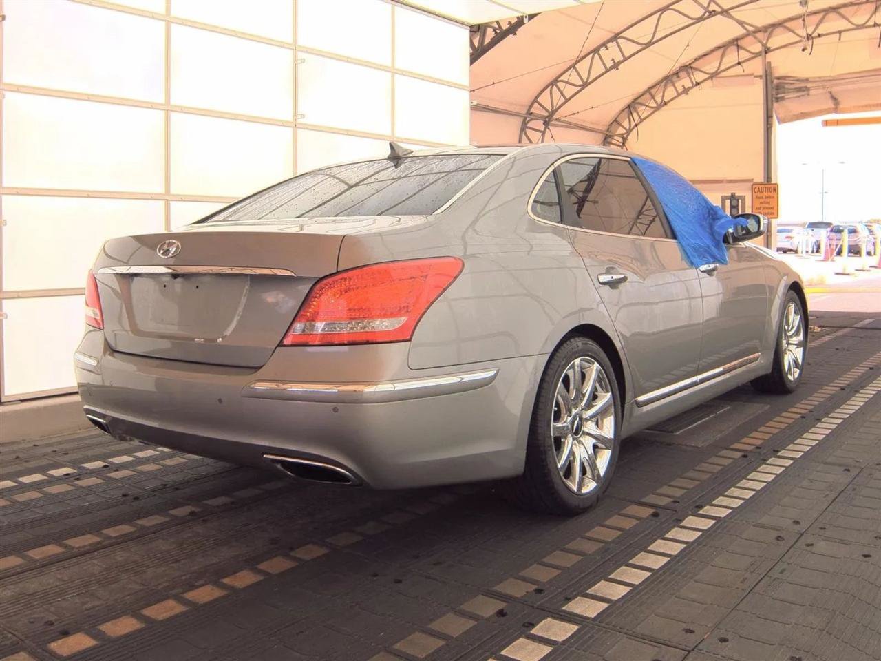 Used 2012 Hyundai Equus Signature RWD image 5