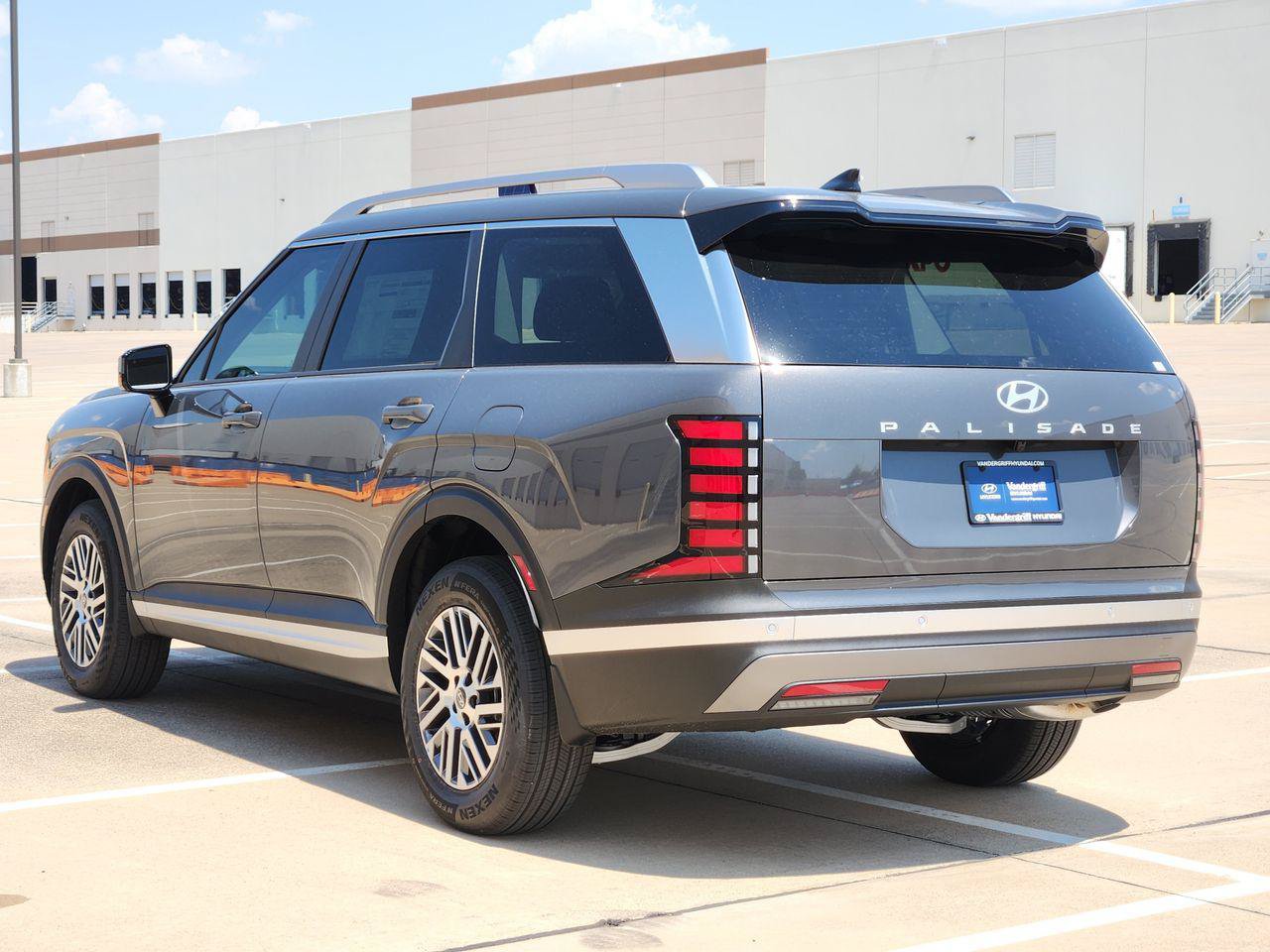 New 2027 Hyundai Palisade SEL FWD image 3