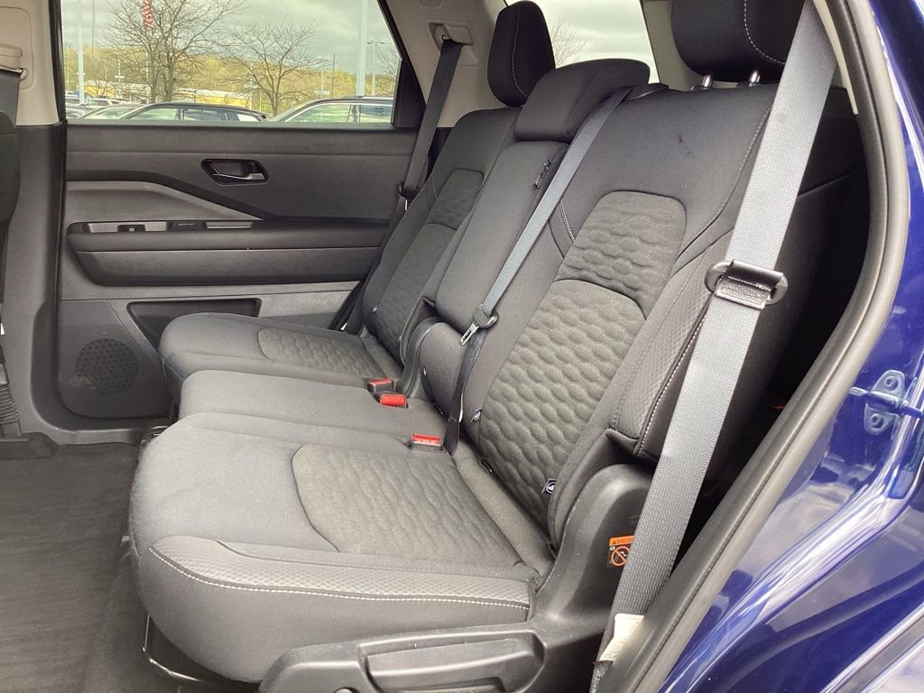 Used 2025 Nissan Pathfinder SV AWD/4WD image 16