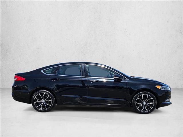 Used 2017 Ford Fusion SE w/ Fusion SE Technology Package AWD/4WD image 4